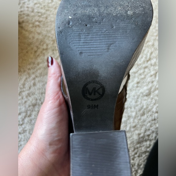 Brown leather Michael Michael Kors platforms sandals distressed 9.5 - Picture 4 of 4